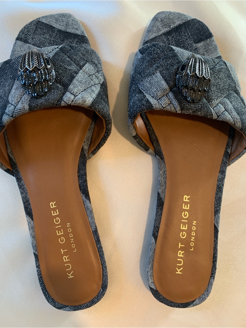 Kurt Geiger KENSING Quilted BLUE DENIM Open-Toe Slide Mules.
size 9 - Picture 2 of 8